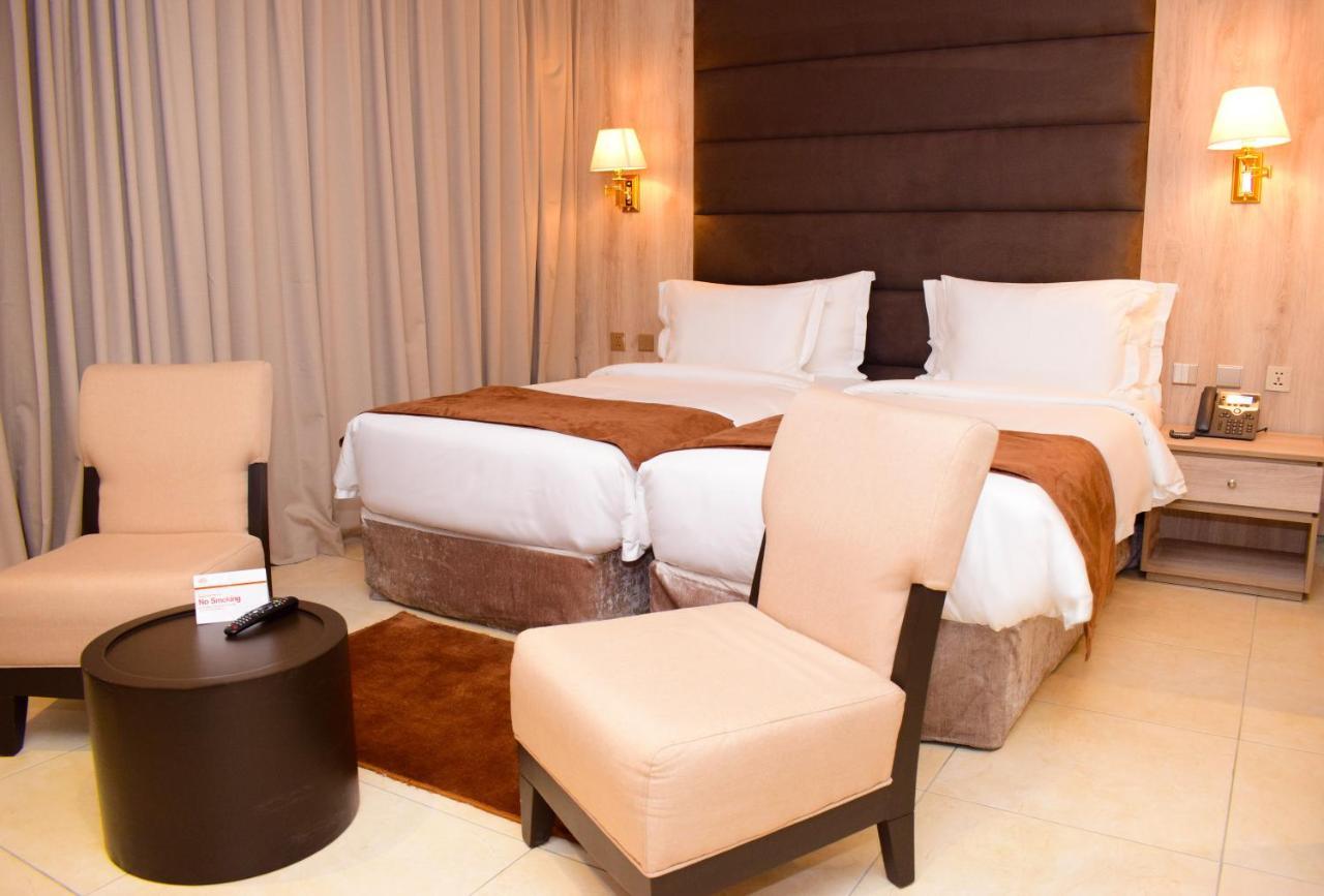 Monty Suites & Golf Уйо Экстерьер фото