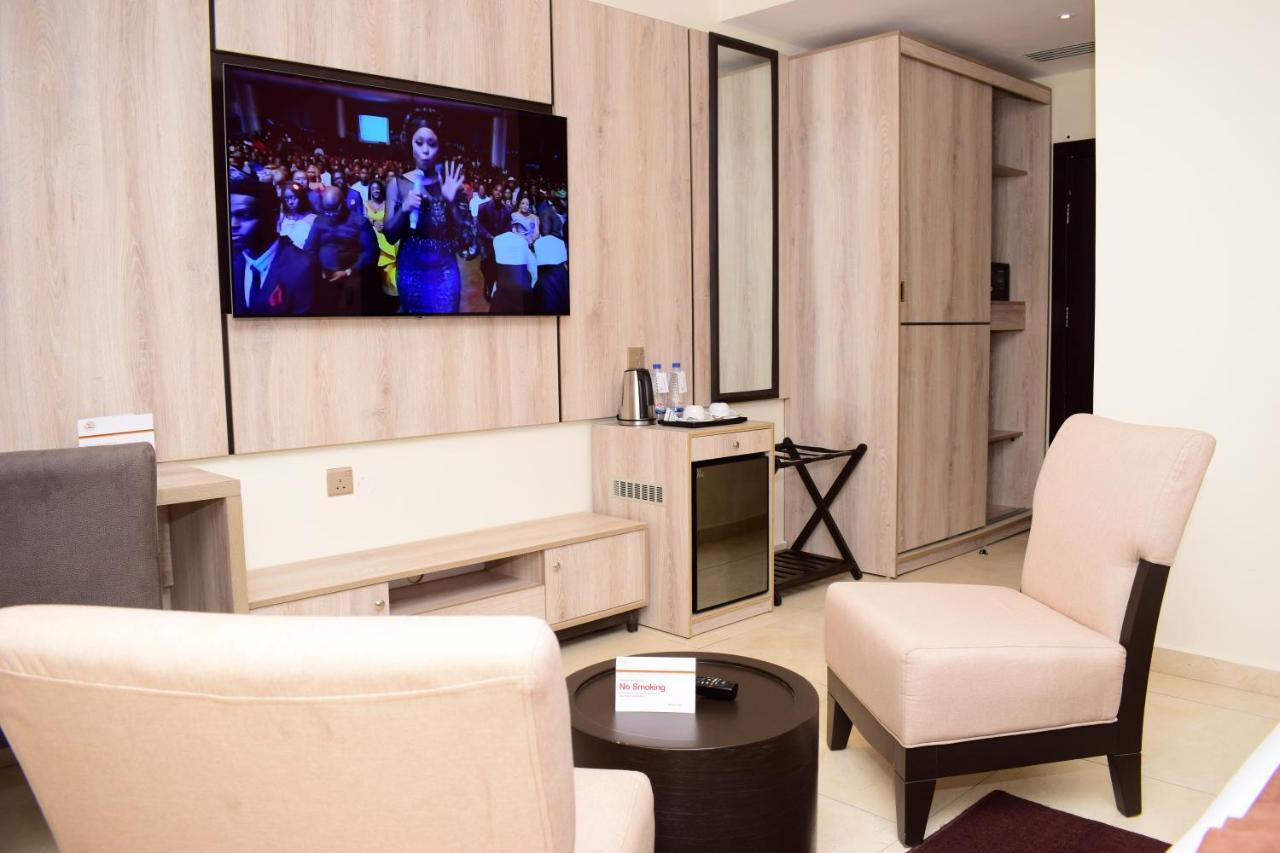 Monty Suites & Golf Уйо Экстерьер фото