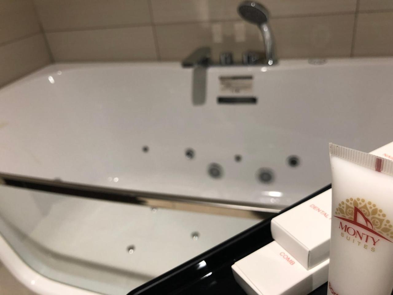 Monty Suites & Golf Уйо Экстерьер фото