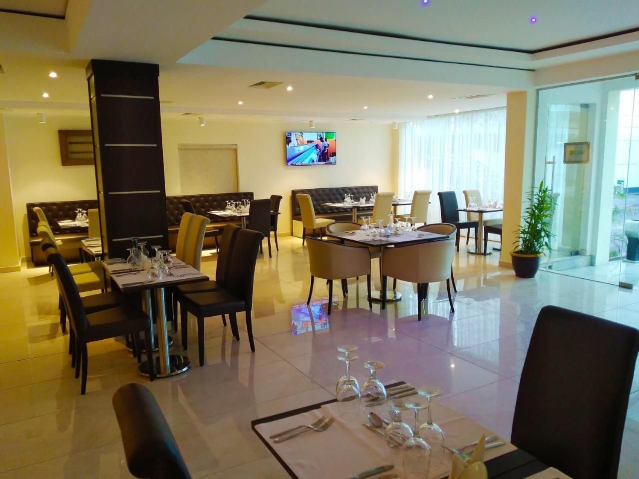 Monty Suites & Golf Уйо Экстерьер фото